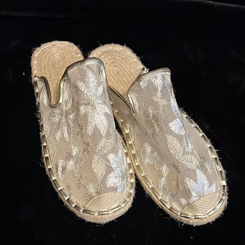 Women’s Silver Linen Woven Flat Slip-on Espadrilles